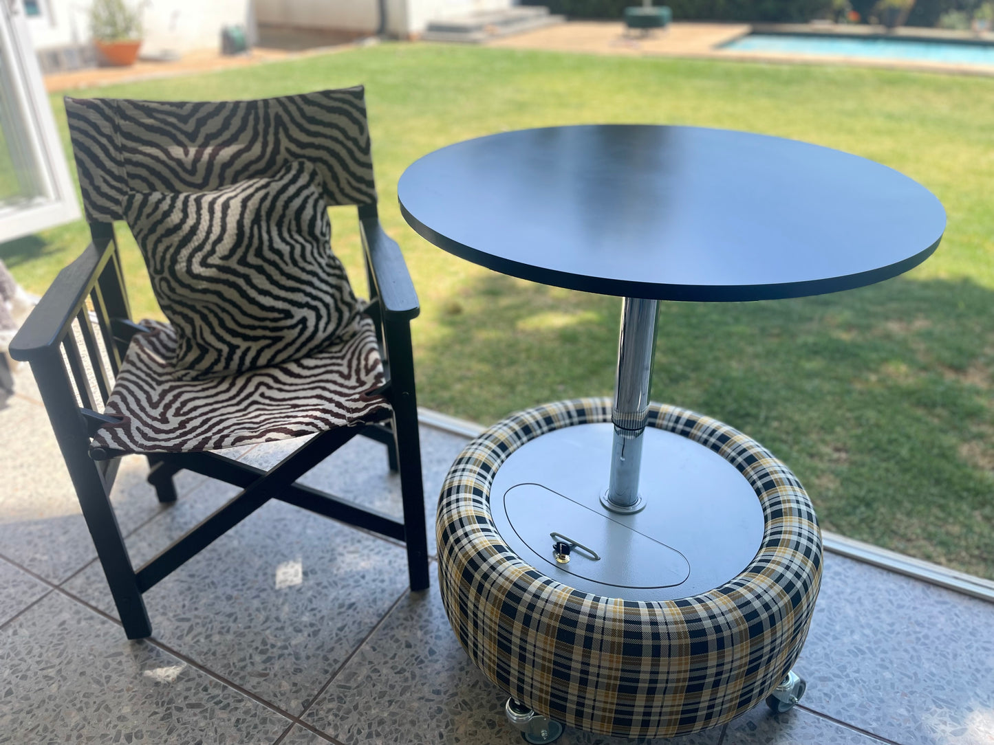 Cocktail table